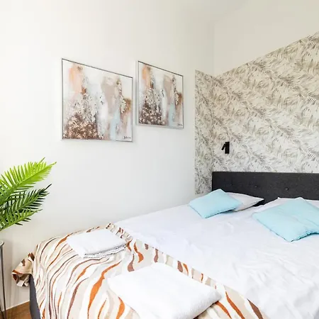 Apartment Victus Spacious In The Center By Renters