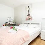 Victus Spacious In The Center By Renters Apartmán *