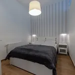 Victus Spacious In The Center By Renters