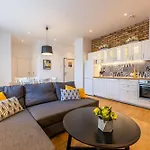 Διαμέρισμα Victus Spacious In The Center By Renters