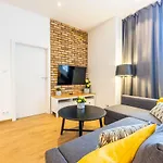 Victus Spacious In The Center By Renters Διαμέρισμα *