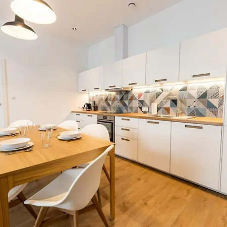 Victus Apartamenty, Victus