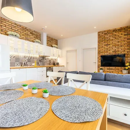 Victus Apartamenty, Victus